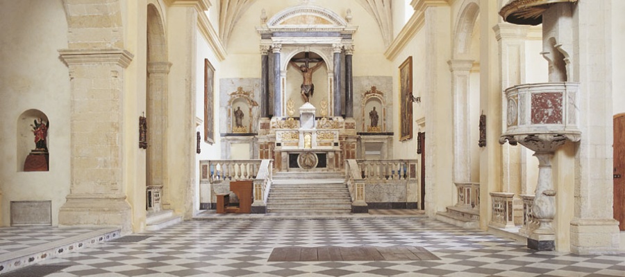 Chiesa del Santo Sepolcro_navata centrale