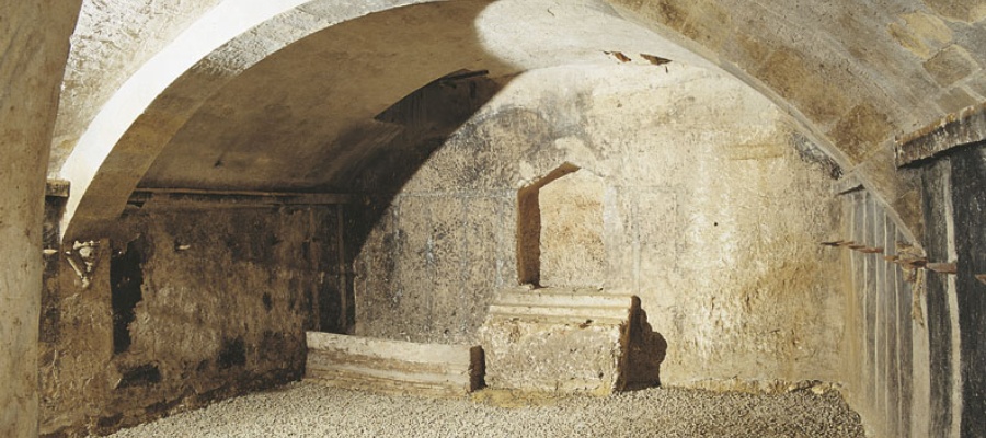 Burial crypt